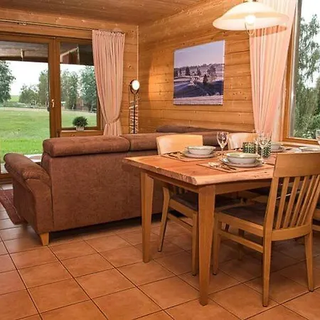 Semi-detached House, * האסלפלדה