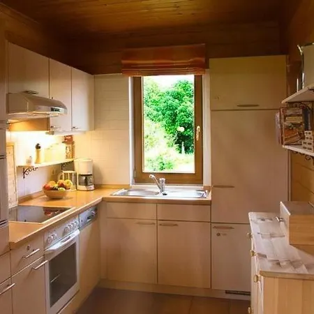 Semi-detached House, האסלפלדה