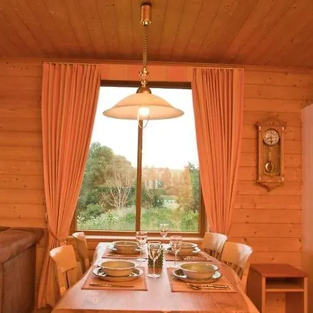 Semi-detached House, בית נופש *